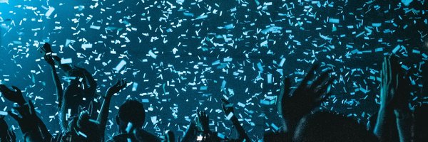 jubelndes Publikum mit Konfetti