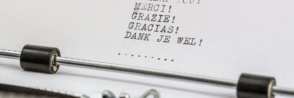 Danke in verschiedenen Sprachen auf einem Schreibmaschinenblatt