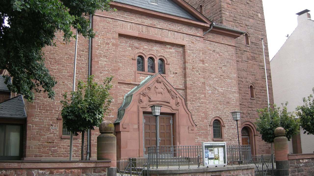 Portal der Christuskirche in Nied