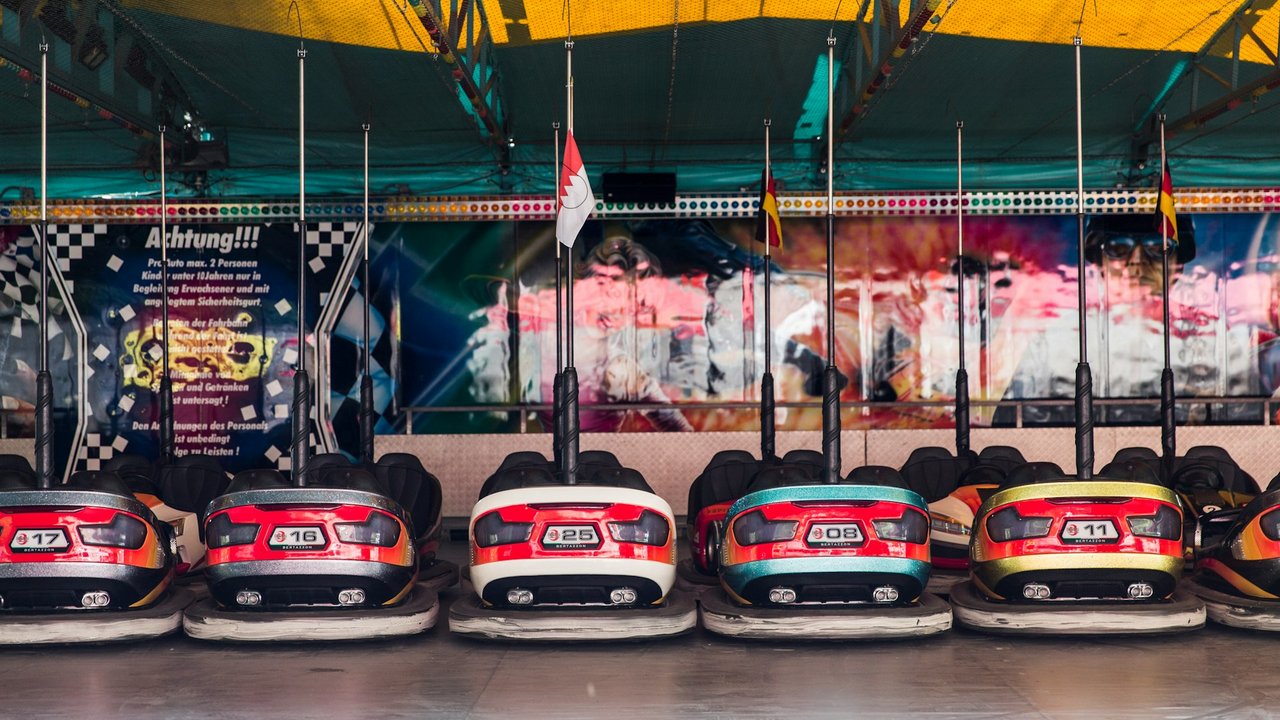 Geprakte Autoscooter Autos